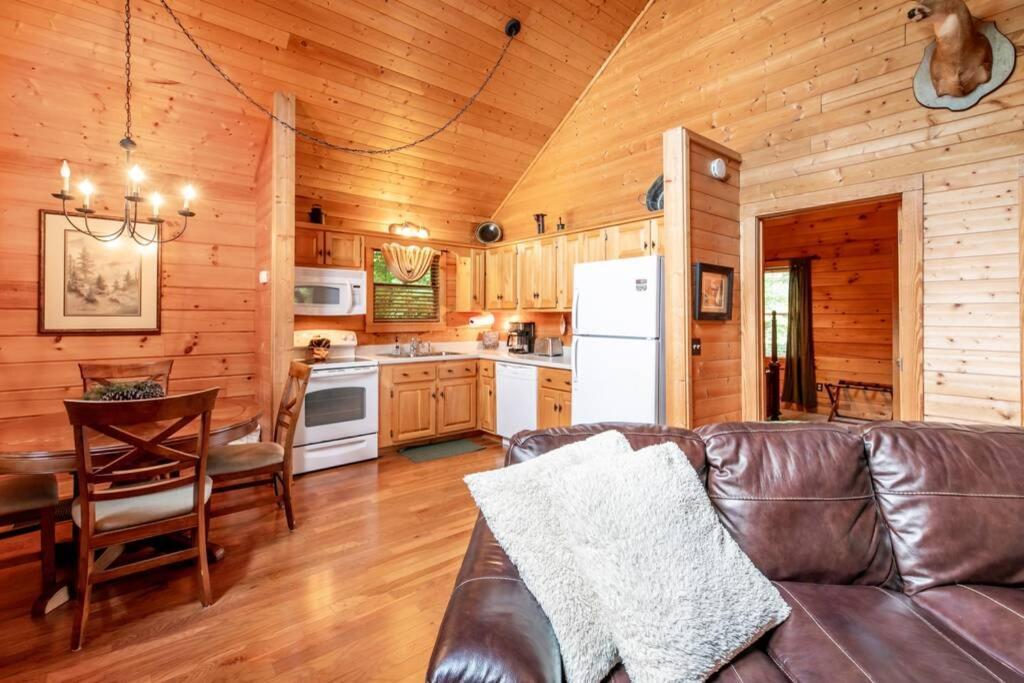 Nice View Fireplace, Hot Tub, Porch Bed, Private Sevierville Exterior foto