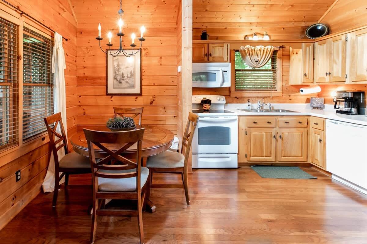 Nice View Fireplace, Hot Tub, Porch Bed, Private Sevierville Exterior foto