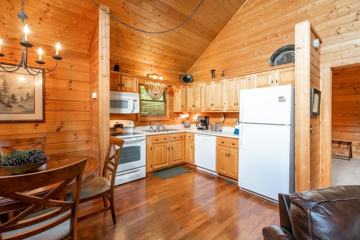 Nice View Fireplace, Hot Tub, Porch Bed, Private Sevierville Exterior foto